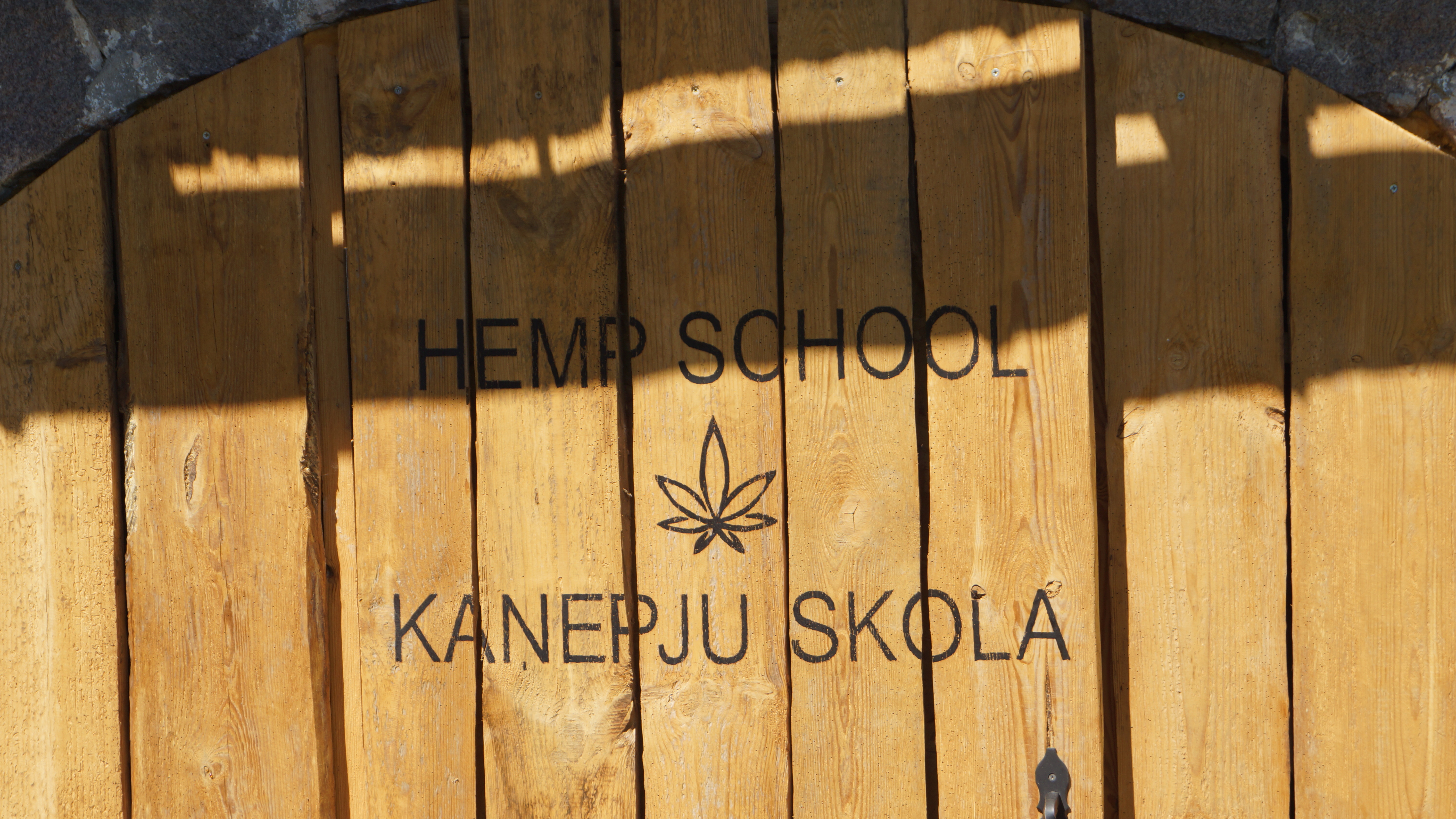 The entry of the hemp school.
